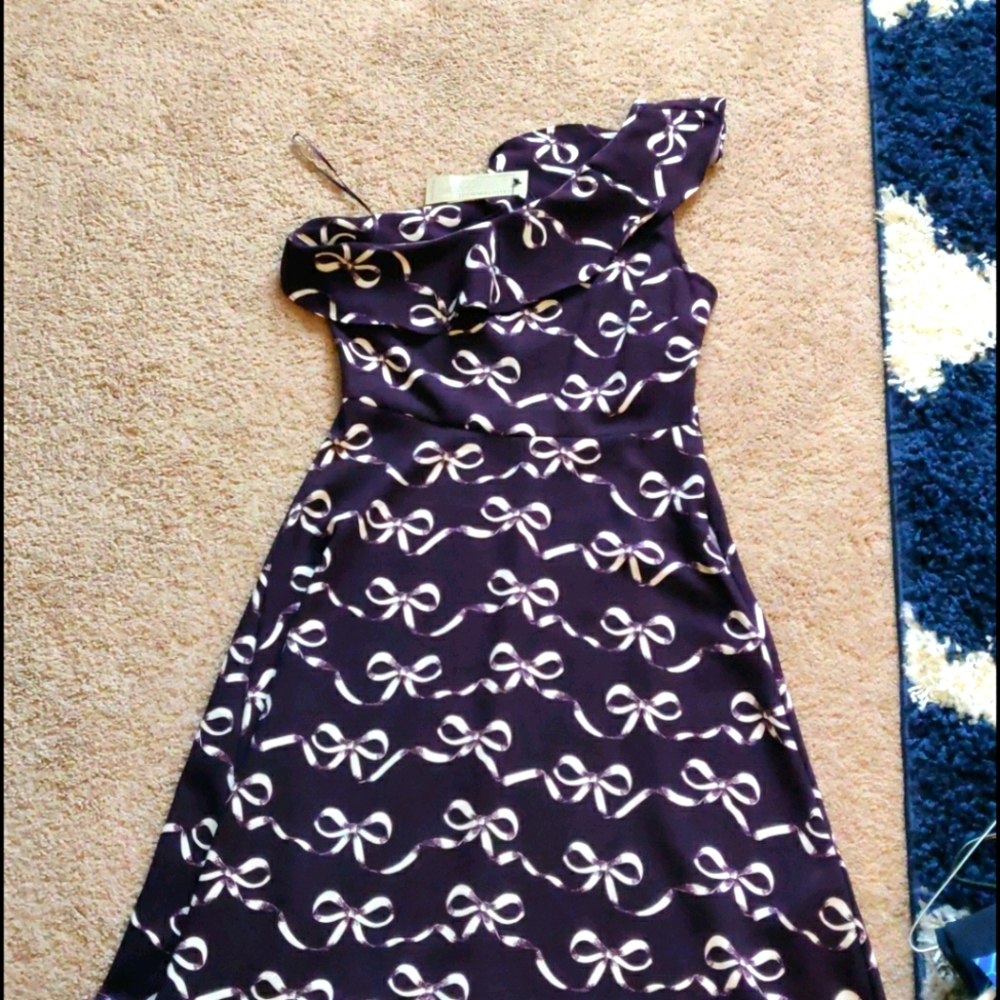One shoulder dress